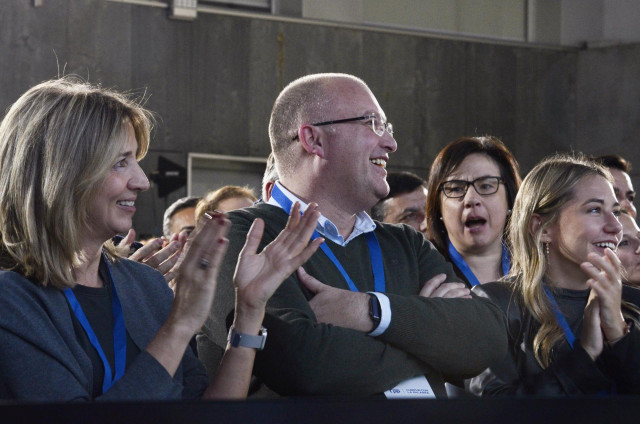 El portavoz del PP en el Congreso, Miguel Tellado (c), durante la XXVI Jornada Interparlamentaria Popular en ExpoOurense, a 20 de enero de 2024, en Ourense, Galicia (España). “Cumplir con la palabra” es el lema de la 26ª Interparlamentaria del Partido Pop