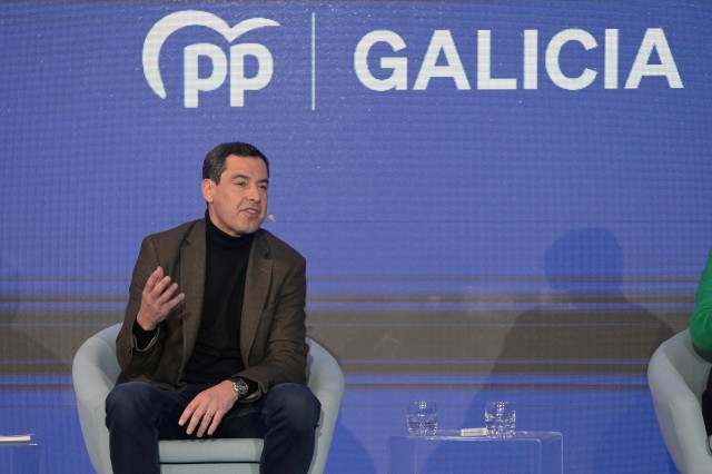 Archivo - El presidente de la Junta de Andalucía, Juanma Moreno, interviene durante un acto del Partido Popular, en Palexco, a 14 de enero de 2024, en A Coruña, Galicia (España).
