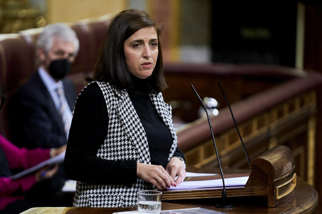 Archivo - La diputada del PSOE Esther Peña Camarero interviene en una sesión plenaria en el Congreso de los Diputados.