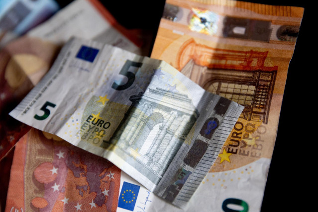 Varios billetes, a 9 de enero de 2024, en Madrid (España).