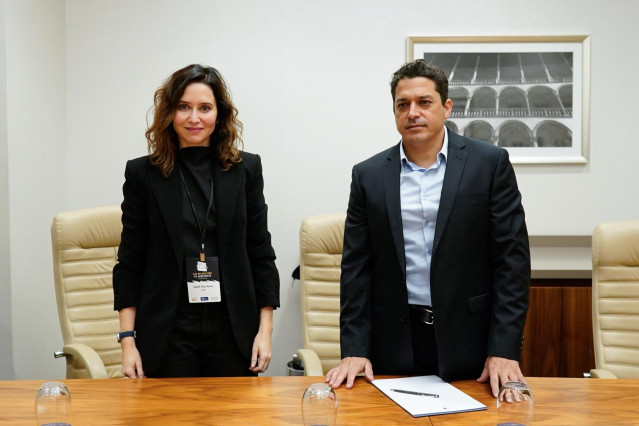 La presidenta de la Comunidad de Madrid, Isabel Díaz Ayuso, se ha reunido este lunes con el ministro de la Diáspora y Antisemitismo de Israel, Amichai Chikli