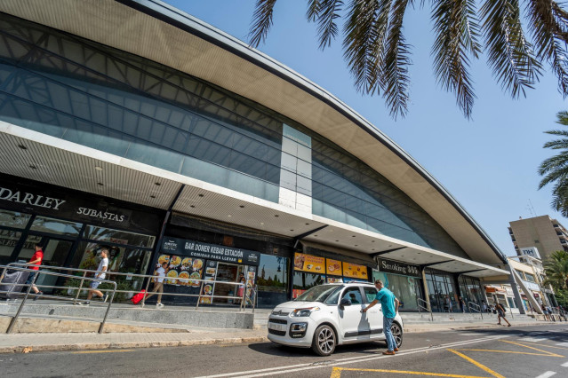 Archivo - Exterior de la Estación de Autobuses de Valencia, a 19 de julio de 2022