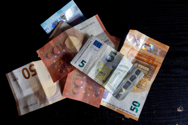 Varios billetes, a 9 de enero de 2024, en Madrid (España).