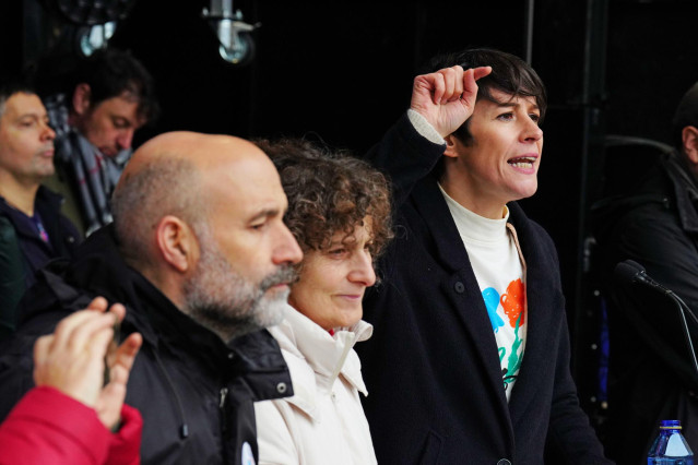 Archivo - El diputado Néstor rego con la candidata a la Xunta y portavoz nacional del BNG, Ana Pontón