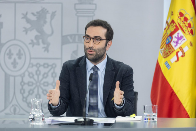 El ministro de Economía, Comercio y Empresa, Carlos Cuerpo, durante una rueda de prensa posterior a la reunión del Consejo de Ministros, en el Palacio de La Moncloa, a 9 de enero de 2024, en Madrid (España).