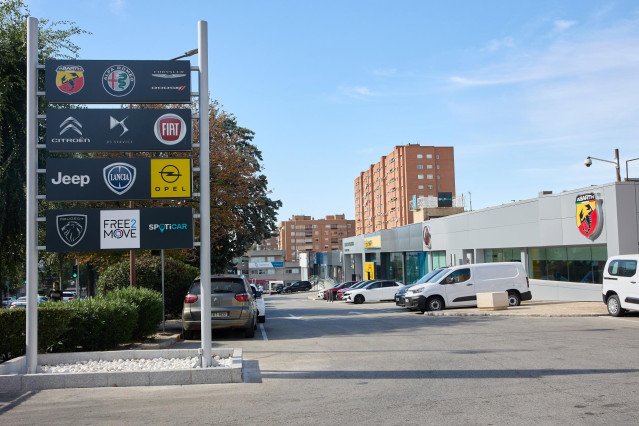 Archivo - Varios concesionarios del grupo automotriz Stellantis, a 18 de agosto de 2023, en Madrid (España).