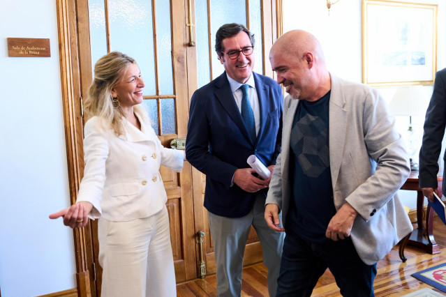 Archivo - (I-D) La vicepresidenta segunda y ministra de Trabajo , Yolanda Díaz; el presidente de la CEOE, Antonio Garamendi, y el secretario general de CCOO, Unai Sordo, en una imagen de archivo
