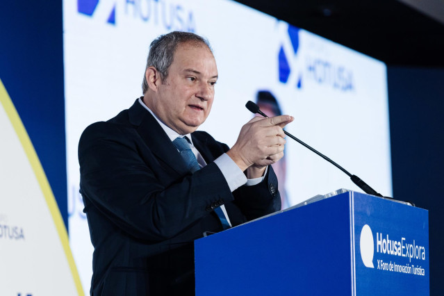 El ministro de Industria y Turismo, Jordi Hereu, interviene durante el X Foro de Innovación Turística Hotusa Explora, en el Hotel Eurostars Tower, a 22 de enero de 2024, en Madrid (España).