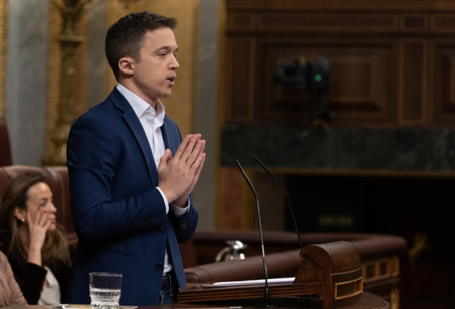 Archivo - El líder de Más País, Iñigo Errejón, interviene durante un pleno en el Congreso de los Diputados, a 20 de diciembre de 2023, en Madrid (España).