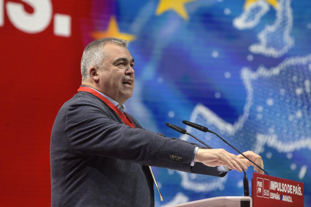 El secretario de Organización del PSOE, Santos Cerdán, interviene durante la primera jornada de la Convención Política del Partido Socialista 'Democracias más fuertes’, en Palexco, a 19 de enero de 2024, en A Coruña, Galicia (España).