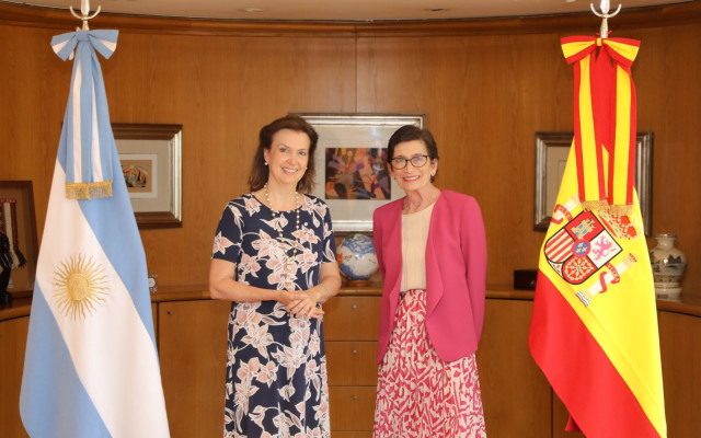 La canciller argentina, Diana Montino, y la embajadora de España en Buenos Aires, María Jesús Alonso Jiménez