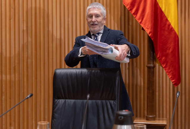 El ministro de Interior, Fernando Grande-Marlaska, a su llegada a la Comisión de Interior, en el Congreso de los Diputados, a 23 de enero de 2024, en Madrid (España).Durante la comisión, Marlaska, ha informado sobre las líneas generales de la política de