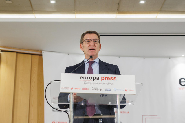 El presidente del PP, Alberto Núñez Feijóo, interviene durante un desayuno informativo de Europa Press, en el hotel Hyatt Regency Hesperia, a 25 de enero de 2024, en Madrid (España).