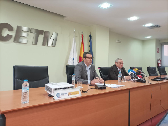 El presidente de la CETM, Ovidio de la Roza, a la derecha, en una rueda de prensa