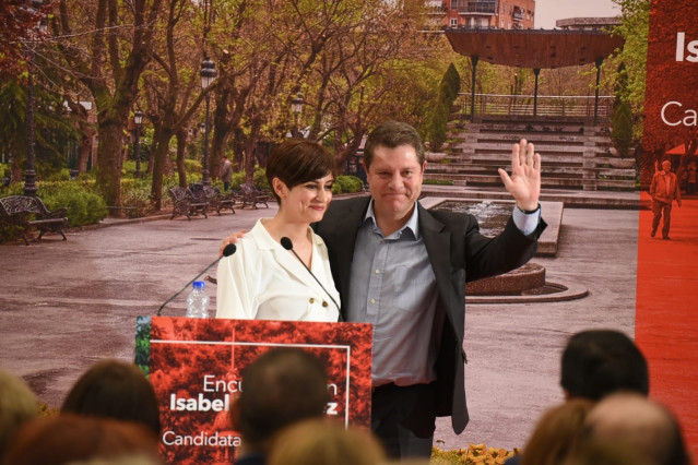 Archivo - Isabel Rodríguez y Emiliano García-Page, enun acto electoral conjunto