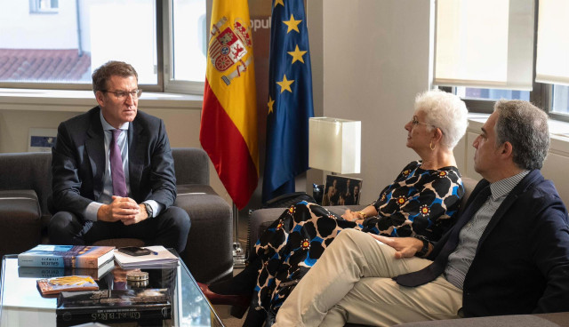 El líder del PP, Alberto Núñez Feijóo, y la embajadora de Israel en España, Rodica Radian-Gordon