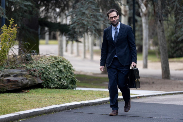 El ministro de Economía, Comercio y Empresa, Carlos Cuerpo, llega al primer Consejo de Ministros de 2024 con su nueva cartera, a 9 de enero de 2024, en Madrid (España). Este es el primer Consejo de Ministros en el que participa el nuevo ministro de Econom