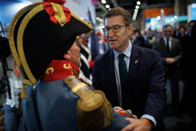 El presidente del PP, Alberto Núñez Feijóo, en el estand de Aragón en Fitur 2024, en IFEMA Madrid, a 26 de enero de 2024, en Madrid, (España).