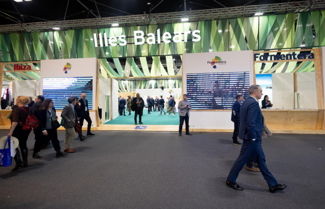 Ambiente en el estand de Islas Baleares durante la segunda jornada de la 44ª edición de la Feria Internacional del Turismo, Fitur 2024, en IFEMA Madrid, a 25 de enero de 2024