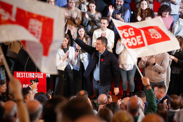 Archivo - El secretario general del PSOE y presidente del Gobierno, Pedro Sánchez, durante un mitin del PSOE, en el Auditorio Facultade de Veterinaria, a 27 de enero de 2024, en Lugo, Galicia (España).