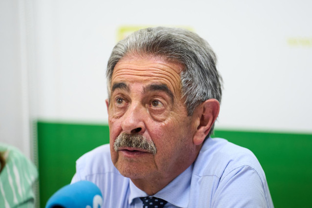 Archivo - El secretario general del PRC, Miguel ángel Revilla
