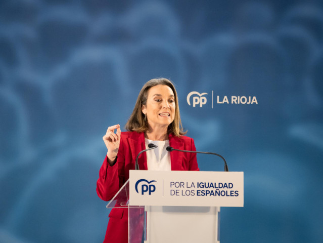 Archivo - La secretaria general del PP, Cuca Gamarra, interviene durante un acto del Partido Popular de La Rioja, en el Círculo Logroñés, a 27 de enero de 2024, en Logroño, La Rioja (España). Durante el acto se ha leído el manifiesto firmado por todos los
