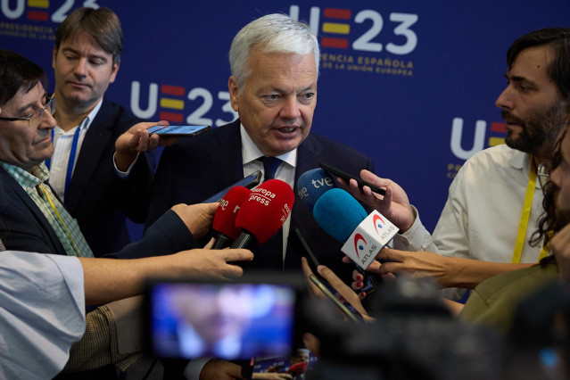 Archivo - El comisario de Justicia de la Unión Europea, Didier Reynders, atiende a medios a su llegada a la clausura del seminario Servicio Público de Justicia en tiempos de transformación, en el Módulo Permanente de la Presidencia española del Consejo de