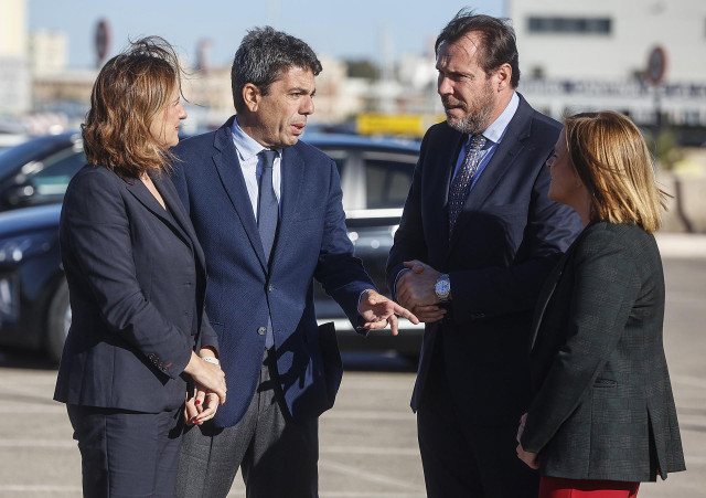 Archivo - (I-D) La alcaldesa de Valencia, María José Catalá; el president de la Generalitat, Carlos Mazón; el ministro de Transportes y Movilidad Sostenible, Óscar Puente, y la delegada del Gobierno en la Comunitat Valenciana, Pilar Bernabé