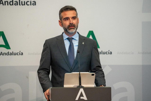El consejero de Sostenibilidad, Medio Ambiente y Economía Azul de la Junta de Andalucía y portavoz del gobierno, Ramón Fernández-Pacheco, durante la rueda de prensa posterior al Consejo de Gobierno andaluz en el Palacio de San Telmo. A 29 de enero del 202