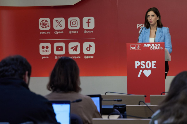 La nueva Portavoz del PSOE, Esther Peña, en una rueda de prensa