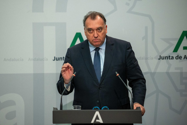 El consejero de Turismo, Cultura y Deporte, Arturo Bernal durante la rueda de prensa posterior al Consejo de Gobierno andaluz en el Palacio de San Telmo. A 29 de enero del 2024, en Sevilla