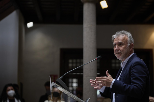 Archivo - El presidente de Canarias, Ángel Víctor Torres, interviene en rueda de prensa tras la reunión de la Comisión Mixta para La Palma, a 12 de marzo de 2022, en Santa Cruz de La Palma, La Palma, Canarias (España). Esta comisión se produce  para la re