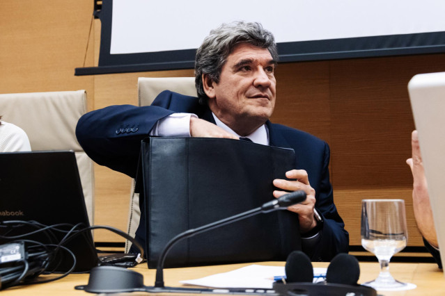 El ministro para la Transformación Digital y de la Función Pública, José Luis Escrivá,  durante la Comisión de Economía, Comercio y Transformación Digital, en el Congreso de los Diputados, a 29 de enero de 2024, en Madrid (España).