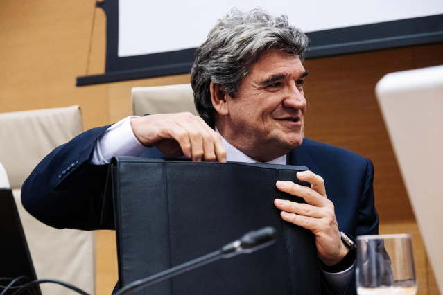 El ministro para la Transformación Digital y de la Función Pública, José Luis Escrivá,  durante la Comisión de Economía, Comercio y Transformación Digital, en el Congreso de los Diputados, a 29 de enero de 2024, en Madrid (España).