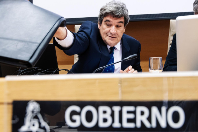 El ministro para la Transformación Digital y de la Función Pública, José Luis Escrivá,  durante la Comisión de Economía, Comercio y Transformación Digital, en el Congreso de los Diputados, a 29 de enero de 2024, en Madrid (España).