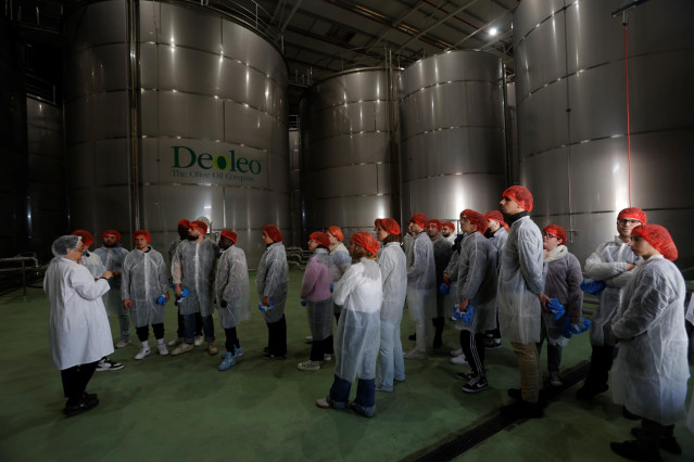 Deoleo y Fundación Cruzcampo forman a jóvenes hosteleros