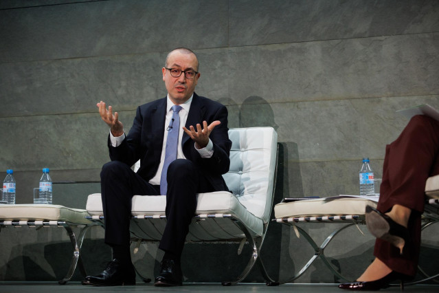 Archivo - El CEO BBVA, Onur Genç, interviene durante un encuentro sobre el sector bancario europeo, organizado por la Asociación Española de la Banca (AEB), en la Fundación Rafael del Pino, a 22 de noviembre de 2023, en Madrid (España).