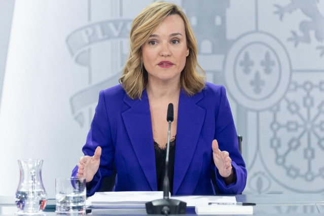La ministra de Educación, Formación Profesional y Deporte, Pilar Alegría, durante una rueda de prensa posterior a la reunión del Consejo de Ministros, en el Palacio de la Moncloa, a 30 de enero de 2024, en Madrid (España). El Consejo de Ministros ha aprob