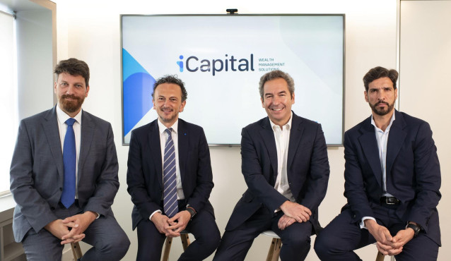 Archivo - De izquierda a derecha: Paolo Mezza, Guillermo Santos Aramburo, Pablo Martínez-Arrarás y Miguel Ángel García Brito, durante la presentación del plan estratégico.