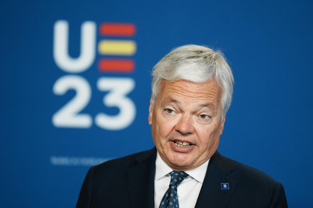 Archivo - El comisario europeo de Justicia, Didier Reynders, ofrece declaraciones a su llegada a la segunda jornada de la reunión informal de ministros de Consumo de la UE, en el Palacio Euskalduna, a 25 de julio de 2023, en Bilbao.