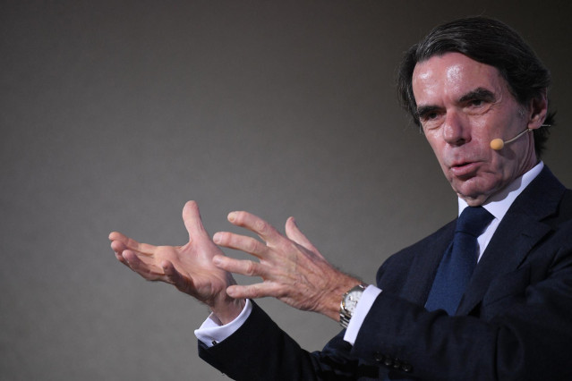 El expresidente del Gobierno José María Aznar, inaugura la jornada 'La guerra de Ucrania y su relación con la crisis en Oriente Medio', en el Hotel Petit Palace Alfonso XII, a 29 de enero de 2024, en Madrid (España). Esta es la segunda jornada del ciclo ‘