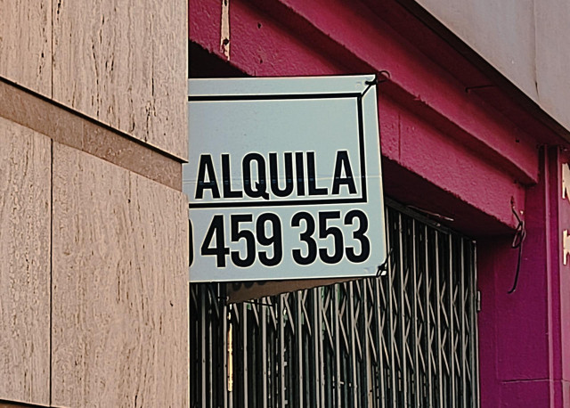 Archivo - El precio del alquiler cierra 2023 con un alza media del 5,7%, hasta lo 11,6 euros el metro al mes según Fotocasa.