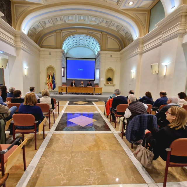 Reunión del Departamento de Agricultura, Ganadería y Alimentación del Gobierno de Aragón con alcaldes de la ribea del Ebro sobre tratamiento de la mosca negra