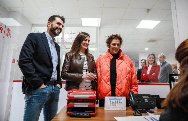 Lara Garlito formaliza su precandidatura para liderar el PSOE de Extremadura