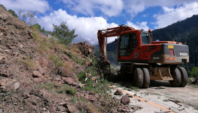 EuropaPress 5743642 limpieza carretera deslizamiento tierra filipinas causa paso tifon rosita