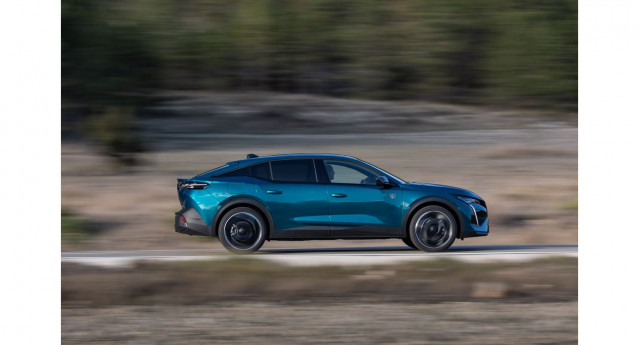 Peugeot incorpor la propulsión híbrida suave a su línea Peugeot 408, disponible desde los 33.200 euros.