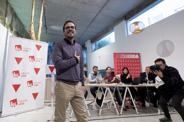 Archivo - El hasta ahora ministro de Consumo, Alberto Garzón, despidiéndose de la formación ya que abandona la primera línea política, durante una reunión de la Coordinadora Federal de IU, en el Espacio Ecooo, a 1 de diciembre de 2023, en Madrid (España).