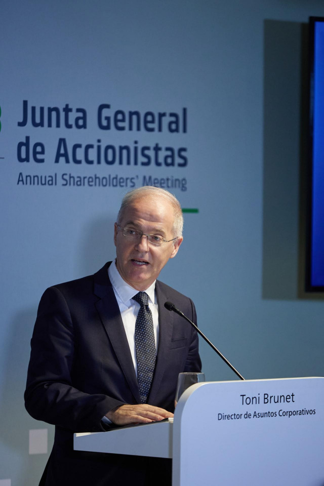 Archivo - El director de Asuntos Corporativos de Cellnex, Toni Brunet, interviene durante un encuentro con los medios antes de su junta general de accionistas, en el Colegio Oficial de Arquitectos de Madrid, a 1 de junio de 2023, en Madrid (España).