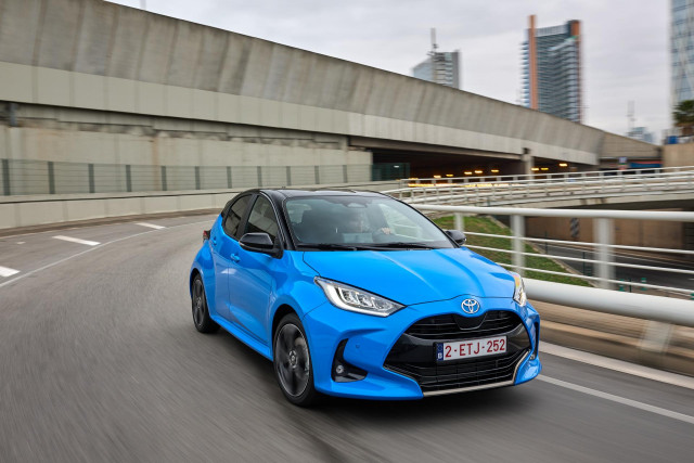 Toyota actualiza el Yaris con nuevas tecnologías y nueva motorización 130H, desde 22.400 euros.