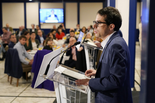 y el candidato de EH Bildu a Lehendakari, Pello Otxandiano